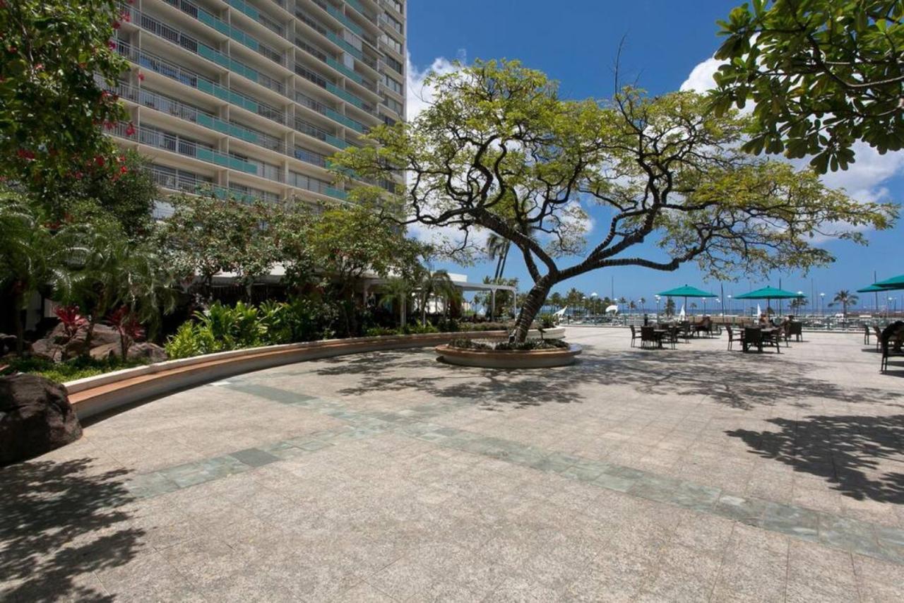Ilikai 308 - Spacious With Stunning Ocean & Harbor Views Ferienhaus