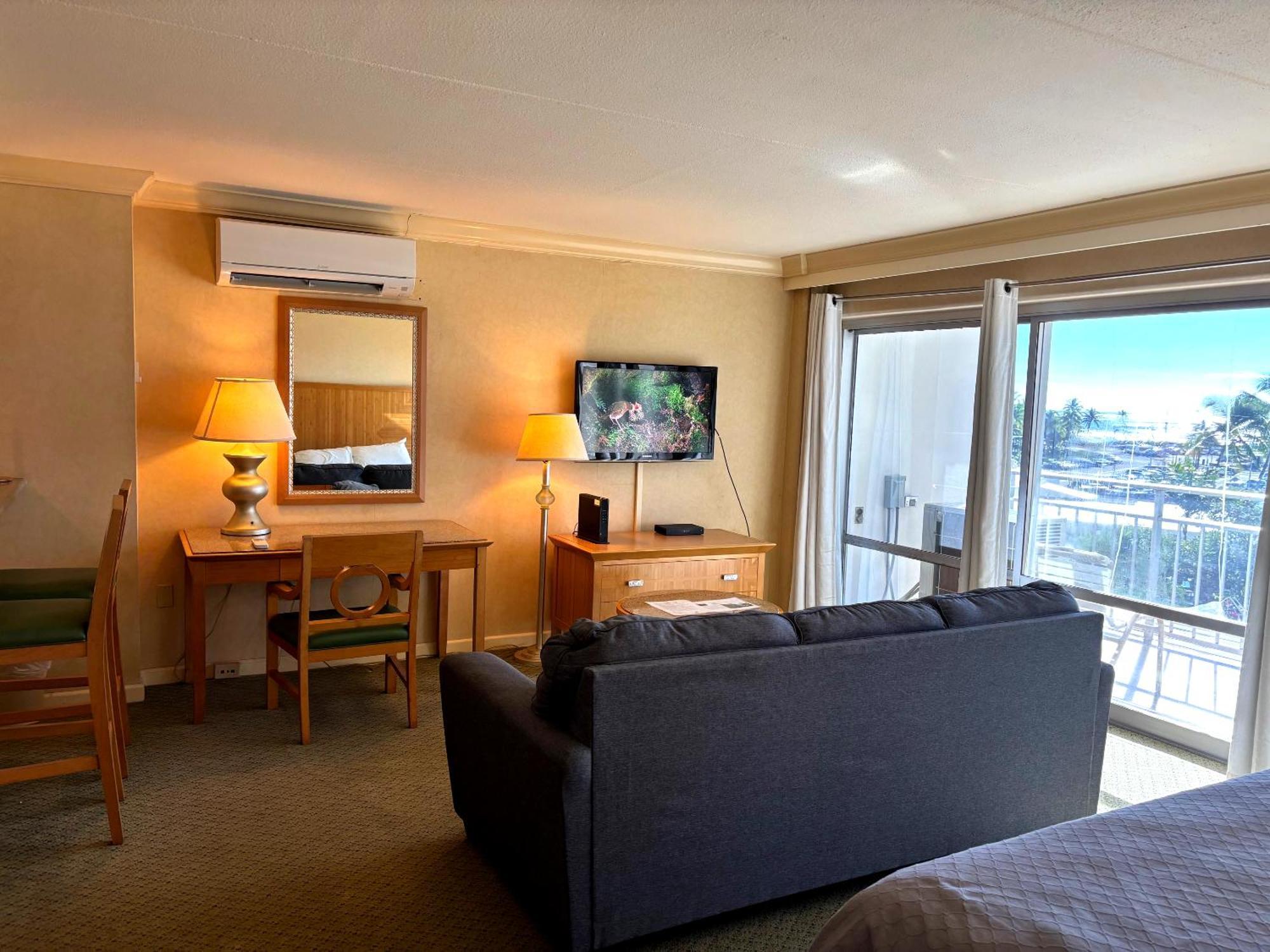 Ilikai 308 - Spacious With Stunning Ocean & Harbor Views Ferienhaus *