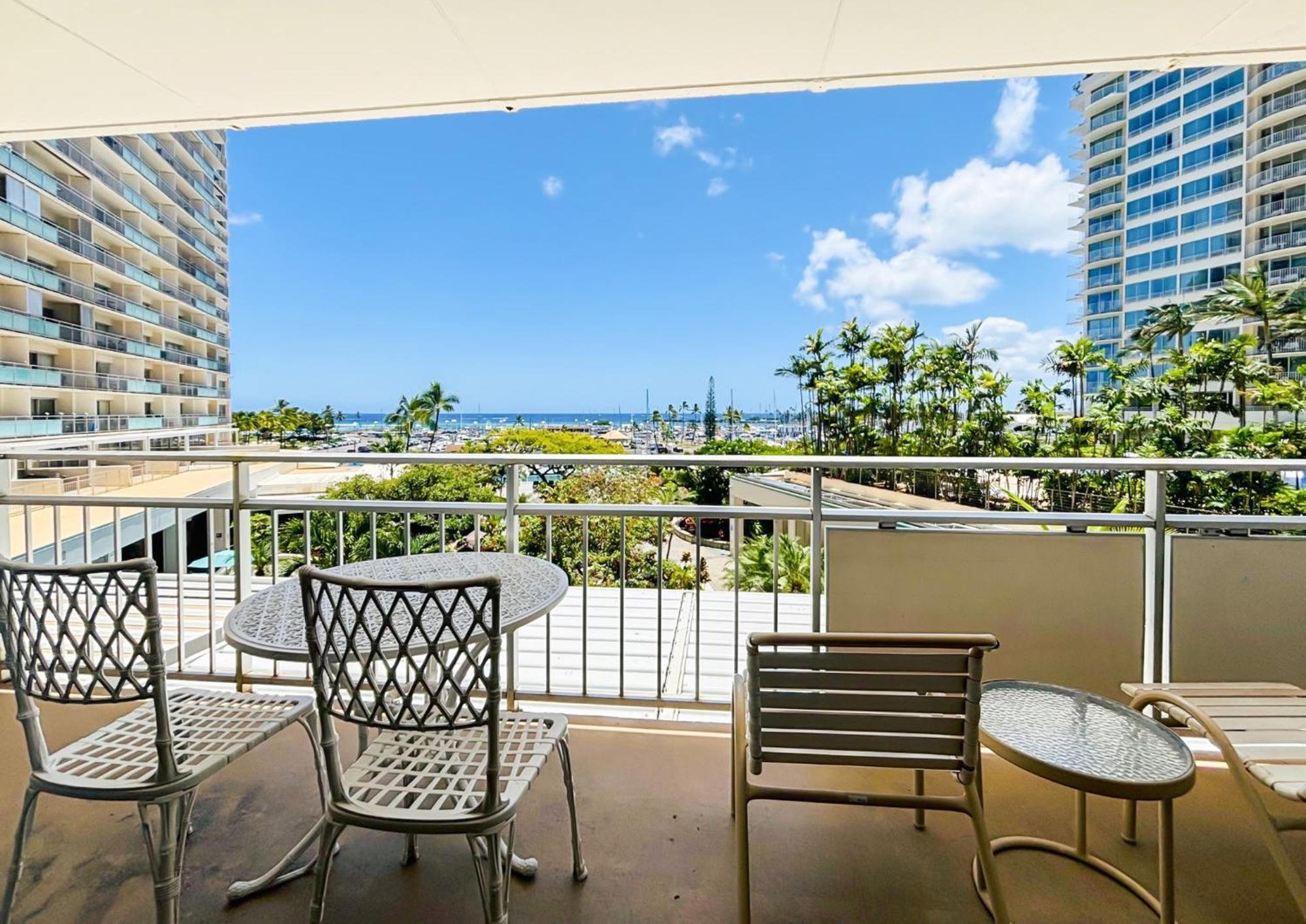 Ilikai 308 - Spacious With Stunning Ocean & Harbor Views