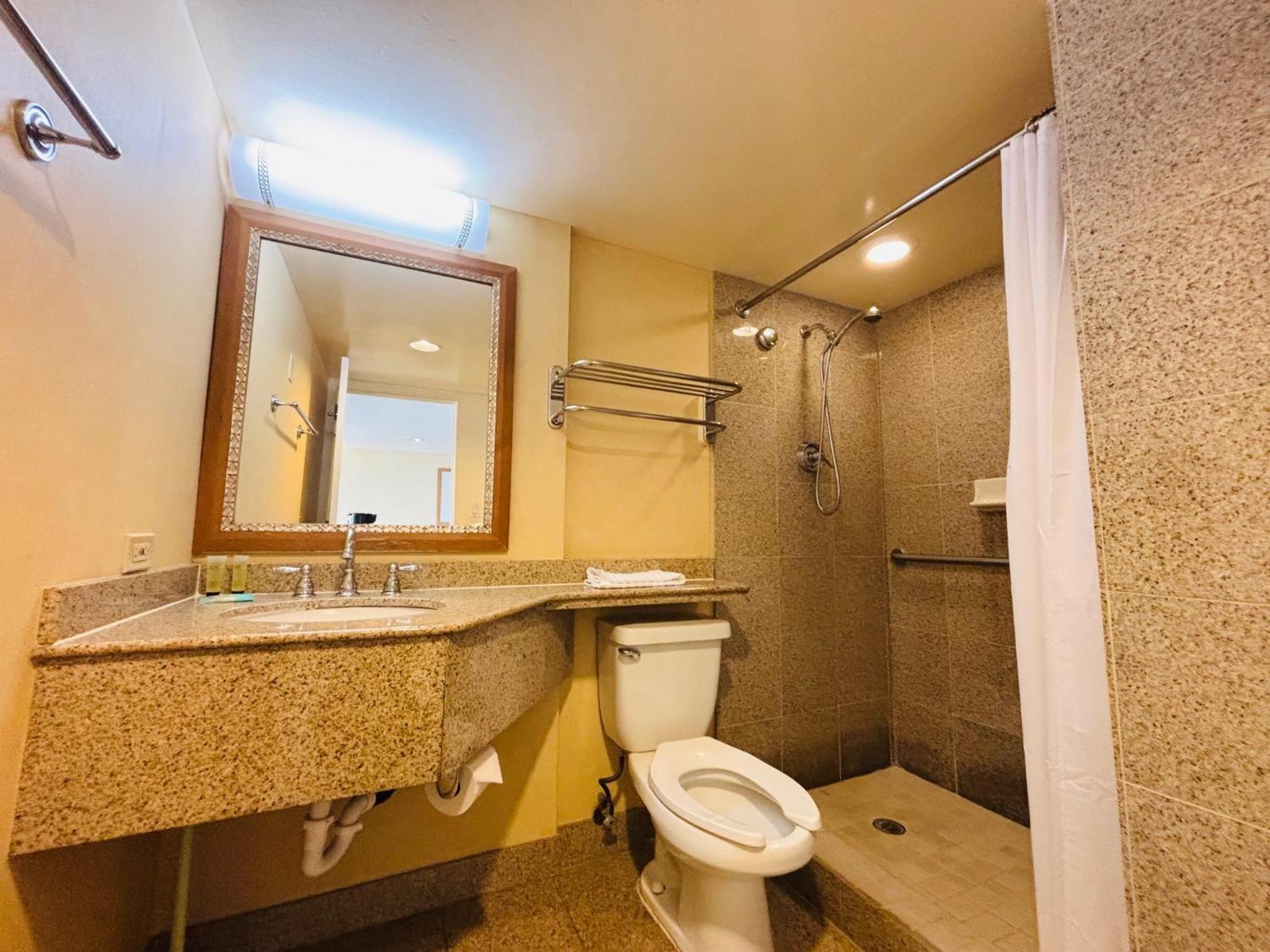 Ilikai 308 - Spacious With Stunning Ocean & Harbor Views Casa vacanze *