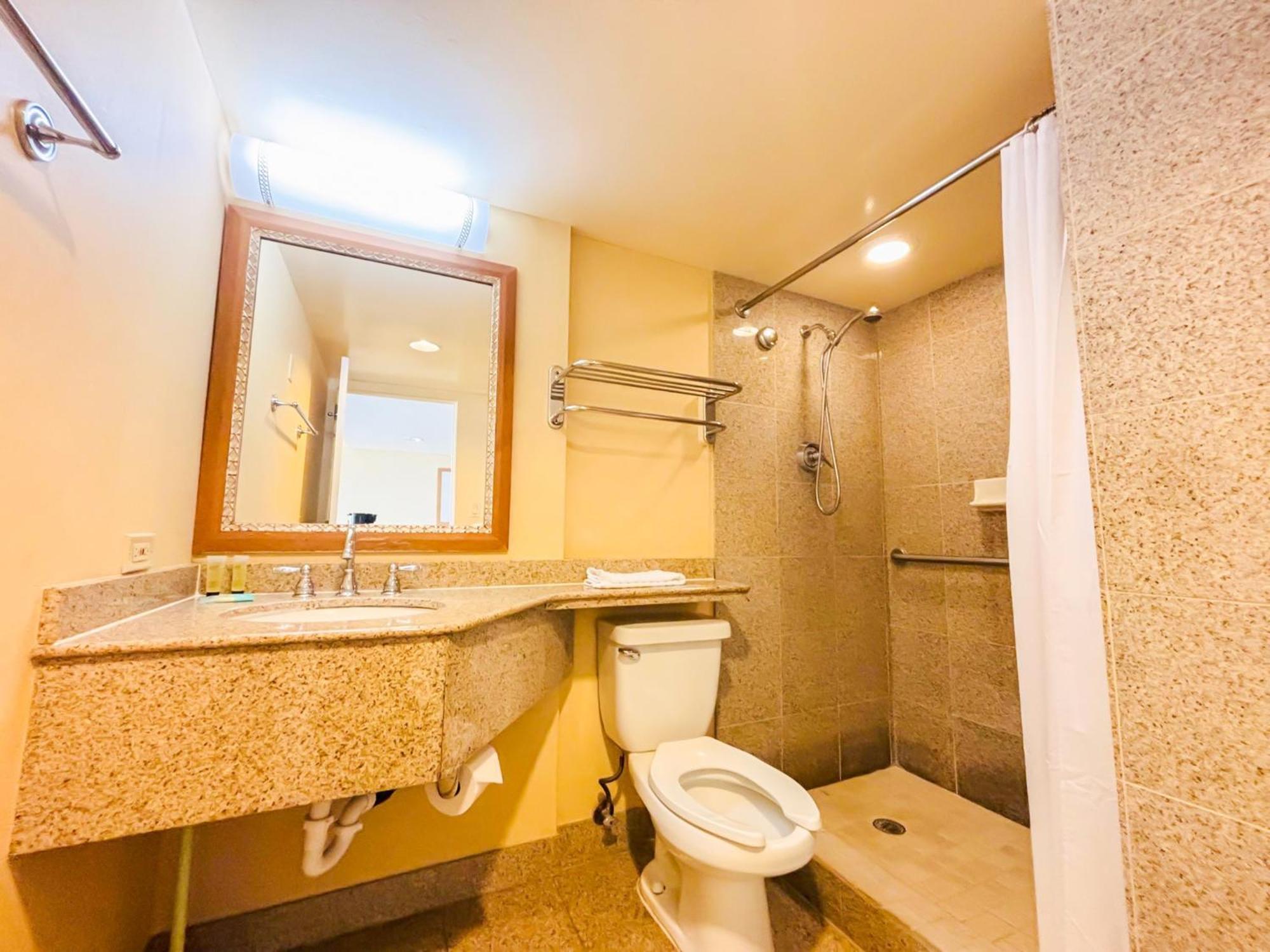 Ilikai 308 - Spacious With Stunning Ocean & Harbor Views Casa vacanze Honolulu